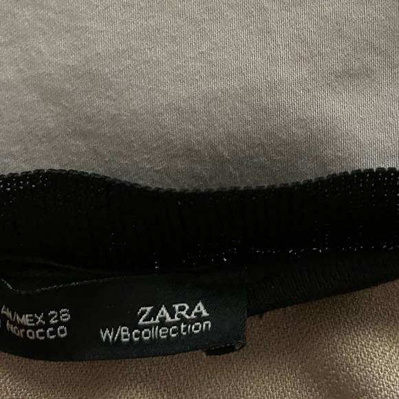 A floral white and black top - Picture 3 of 3